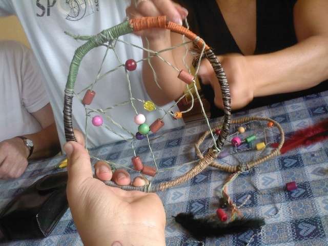 �lomfog� k�sz�t�se az erdei iskol�ban