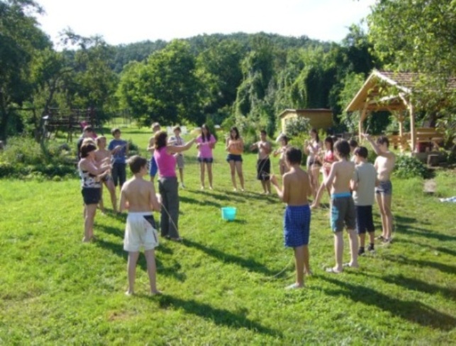 kosarfon�s az erdei iskol�ban