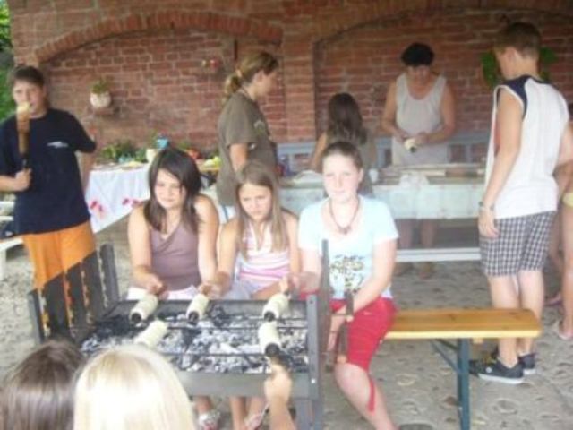 k�rt�skal�css�t�s az erdei iskolaban