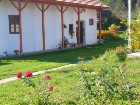 h�z a r�zsakertb�l