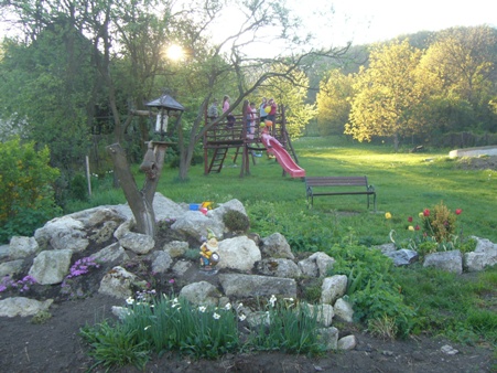 SZIKLAKERT �S CS�SZDA